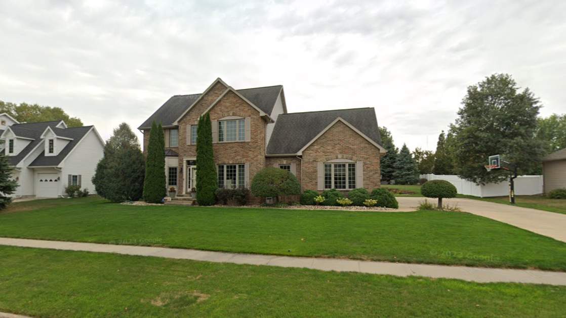 Perfect Picket Fence and Stain featured photo.