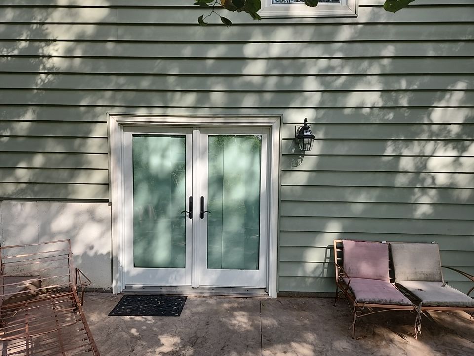 Siding Installation using Crane board D7 by EEC  Windows, Siding & Roofing 