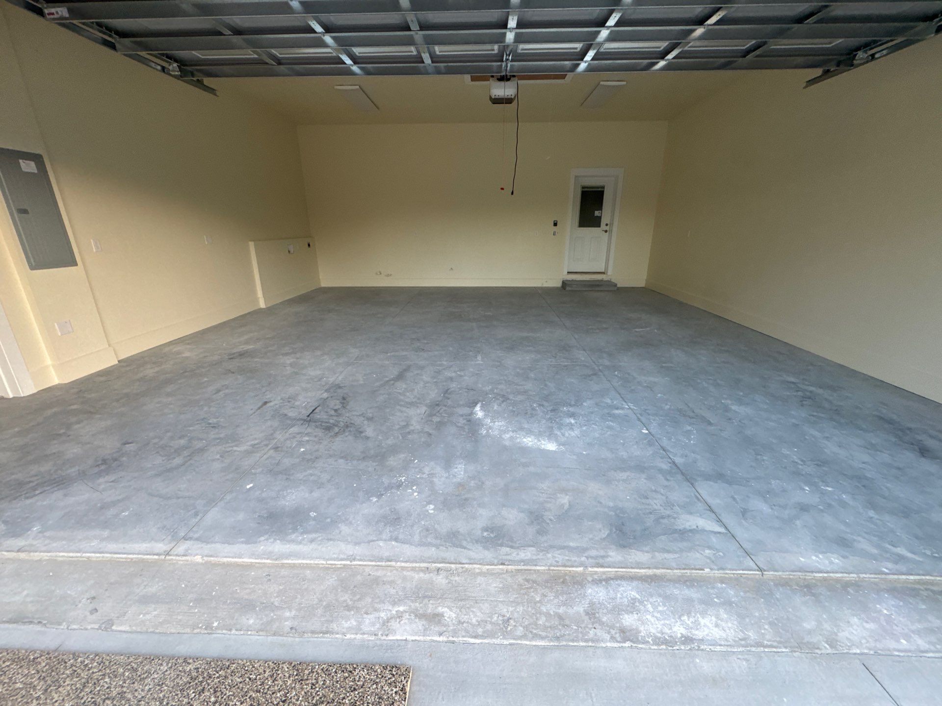 Garage in High Springs, FL in Mount Everest by Cross Creek Concrete Coatings