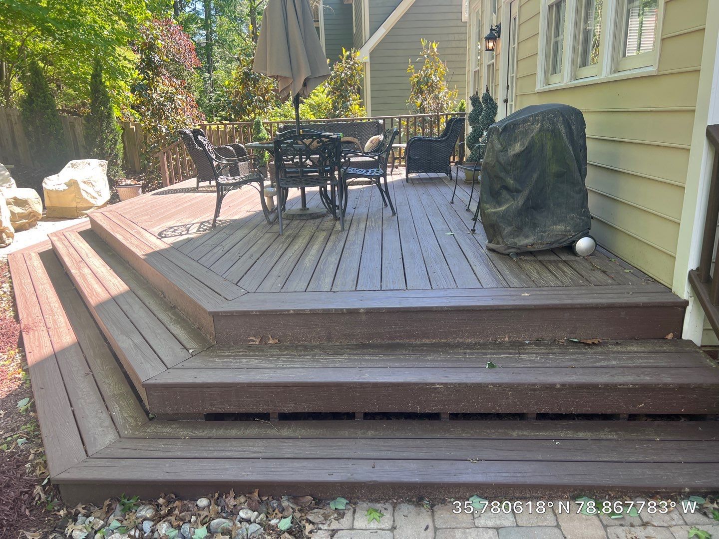 Coated Deck using AcryFin by DuraSeal