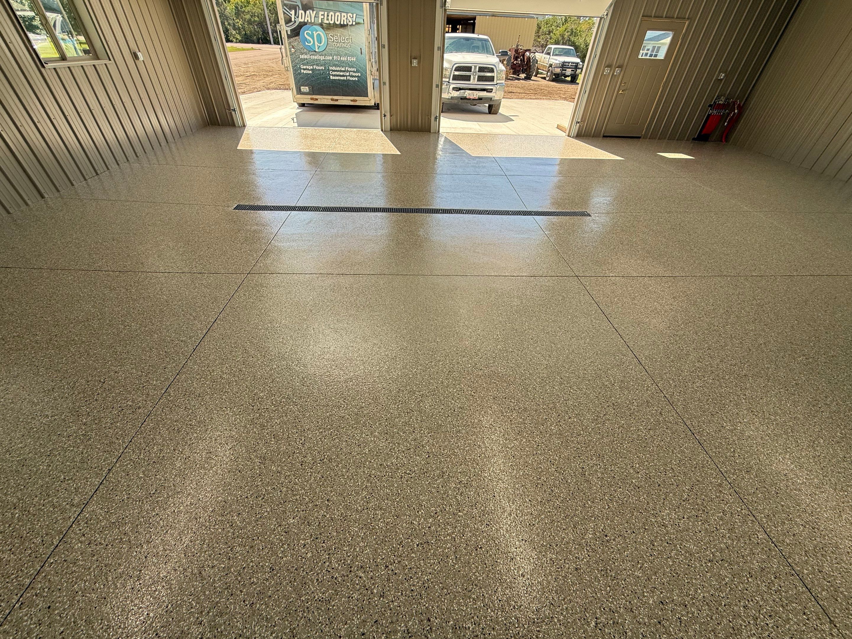 Creekbed Flake Coating in Woonsocket, SD by Select Painting, Coatings & Garage Cabinets