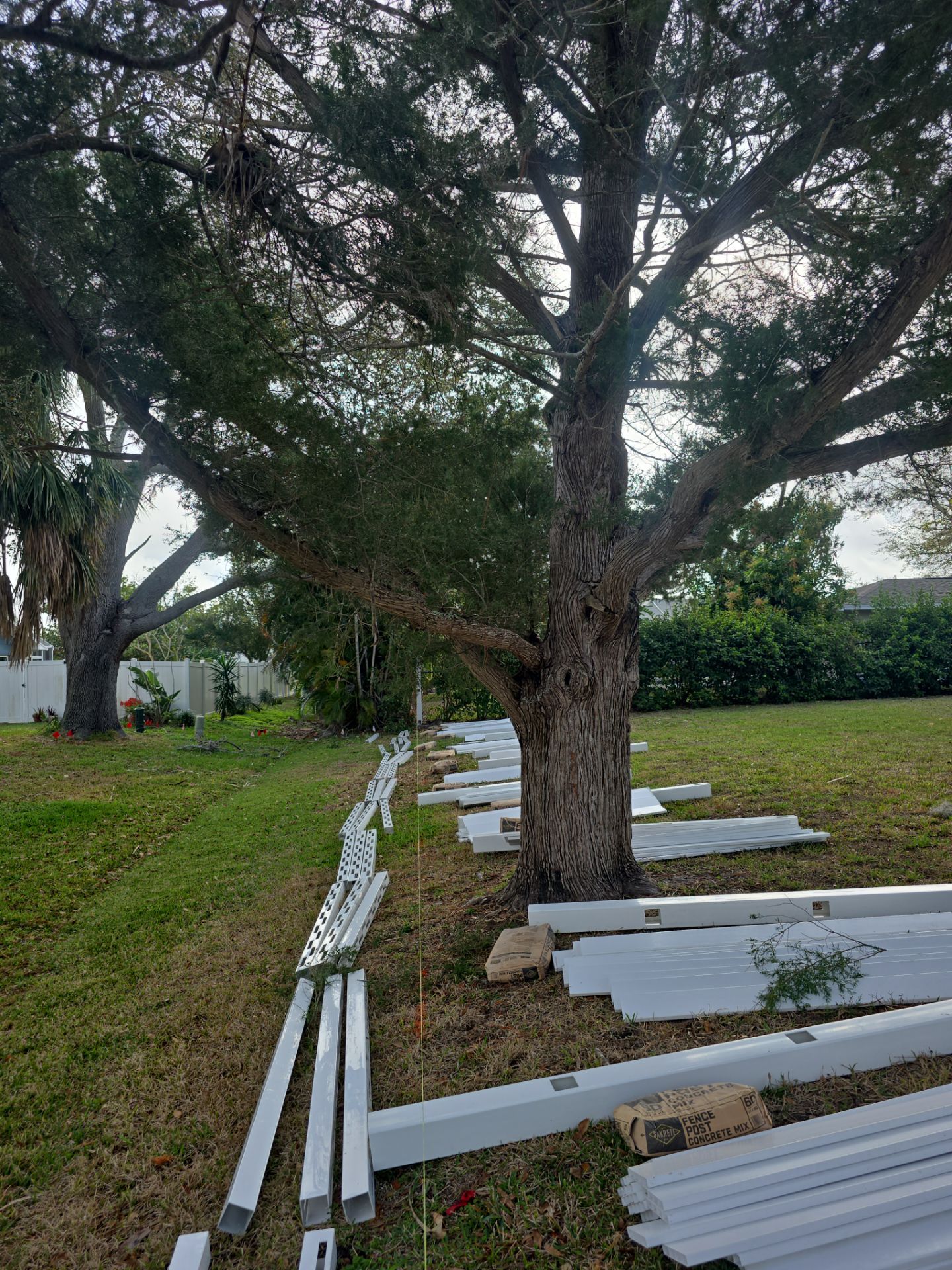 Vinyl Shadowbox Installation in Venice by True Fence LLC
