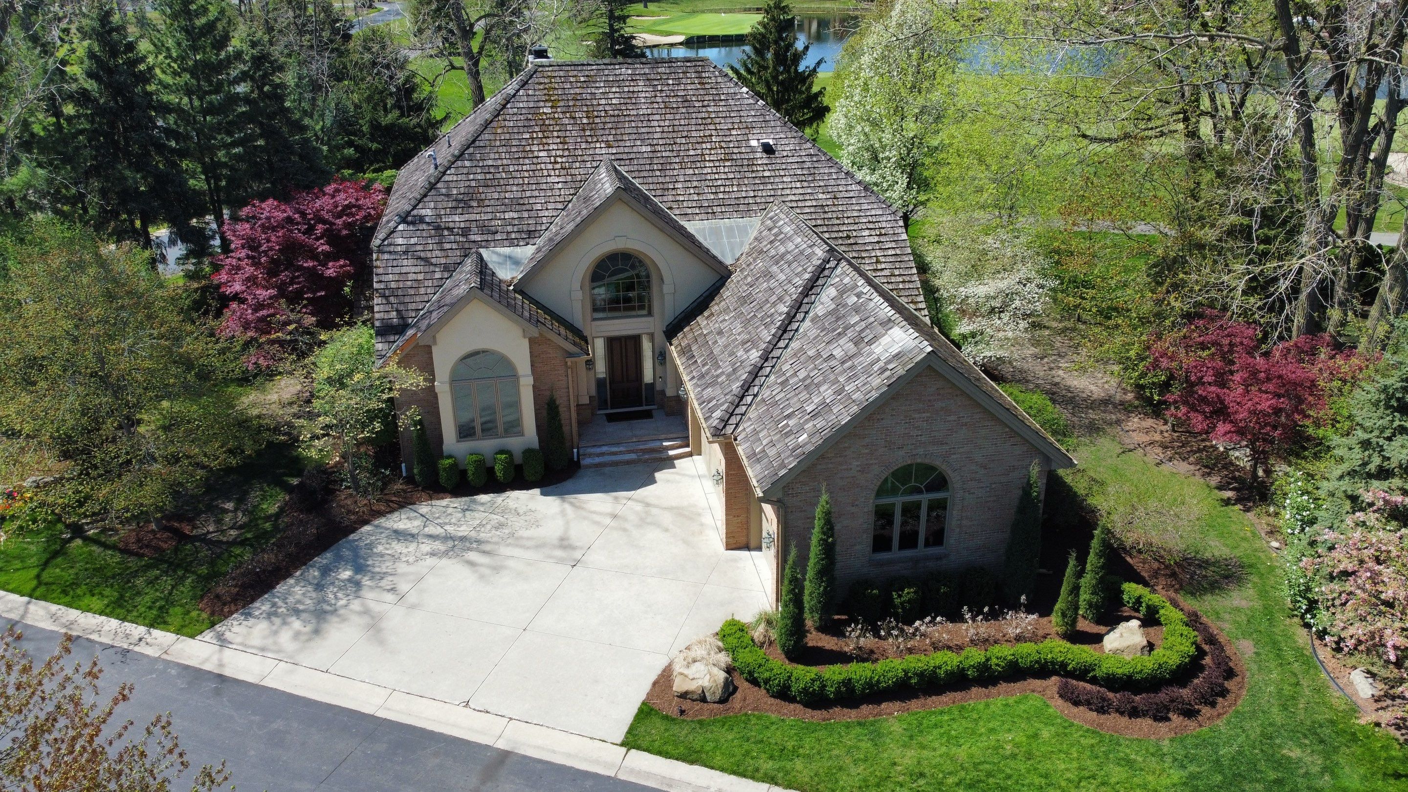 Roof Replacement - Private Residence   by Bloomfield Construction & Restoration