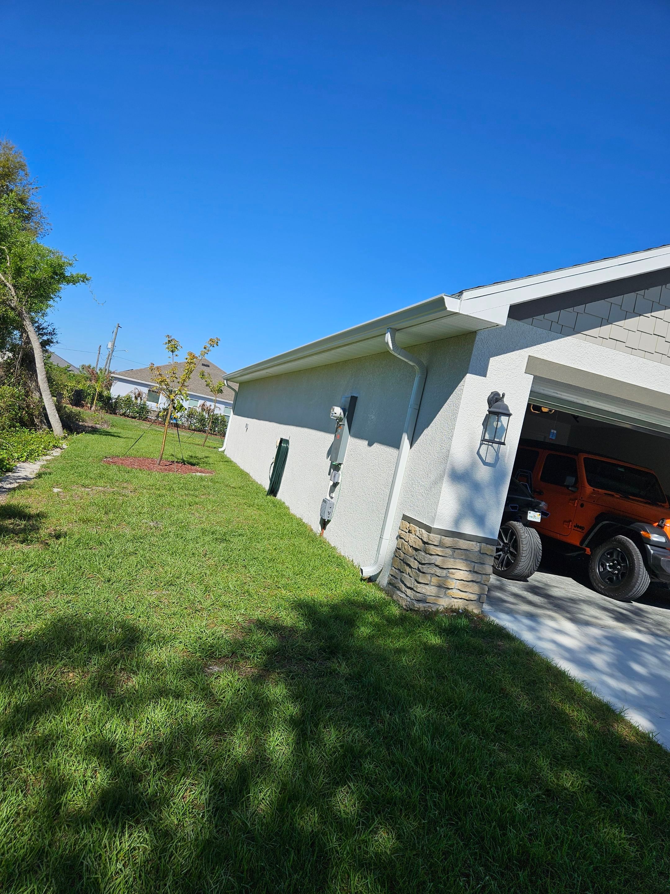 White K Style Seamless Gutters using 6 Inch Seamless Gutters in Ponta Gorda FL by Gutter Professors