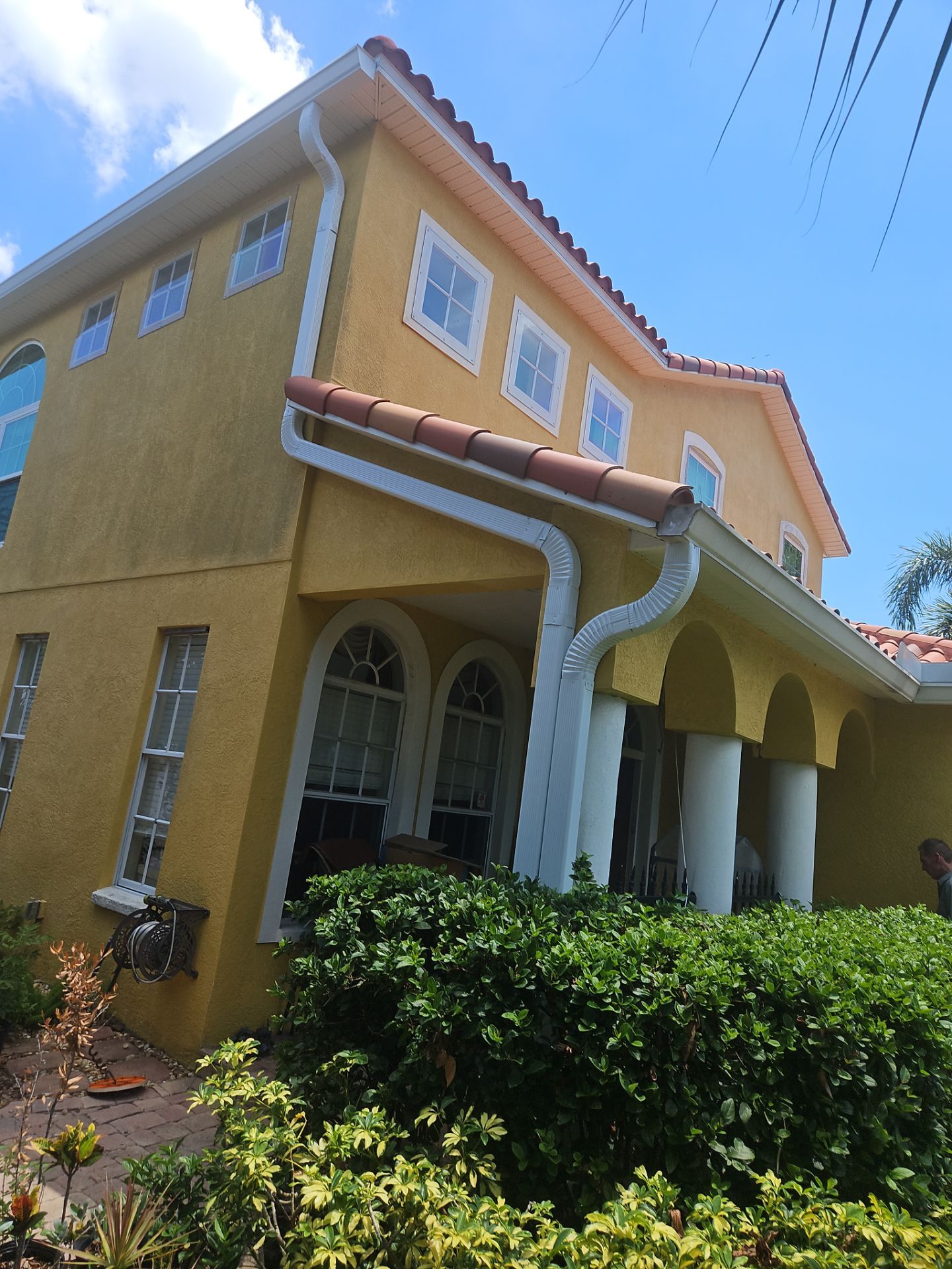 6 Inch Seamless Gutters using Gutter Guards in Tampa FL by Gutter Professors
