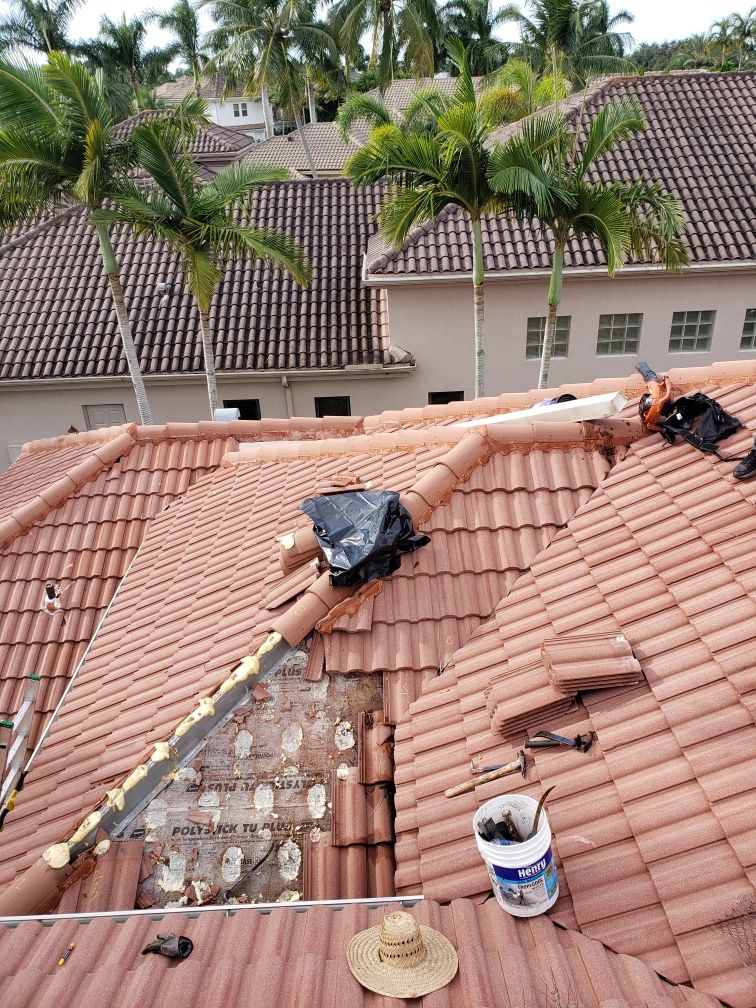 Concrete Tile Roof Repair in Delray Beach – Expert Restoration & Leak Fixing by Aastro Roofing