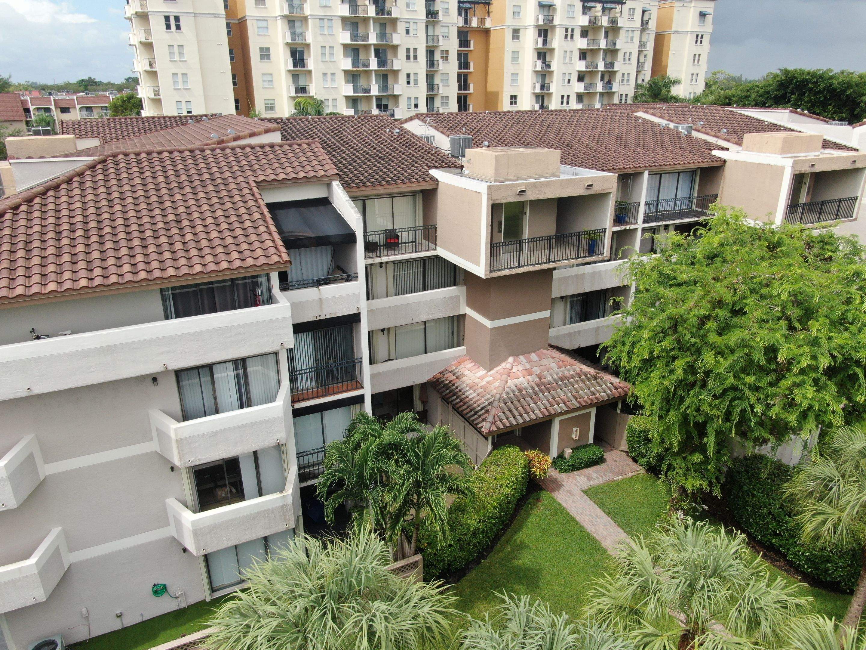 Palm Crest Villas Condo by Souffront Construction & Engineering