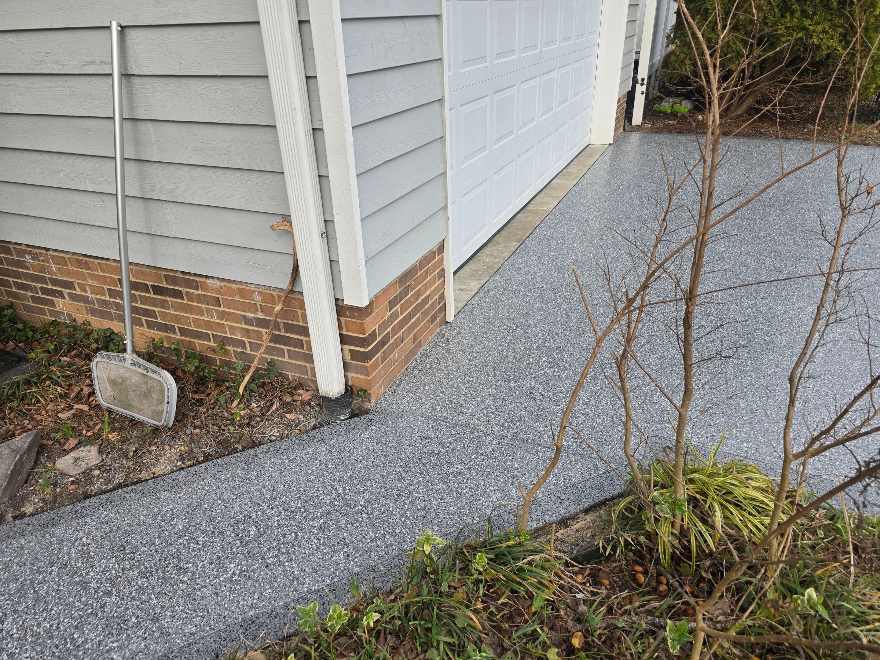 Driveway Using Weathered Gray with the Border in Nightfall by Elite Floor Solutions