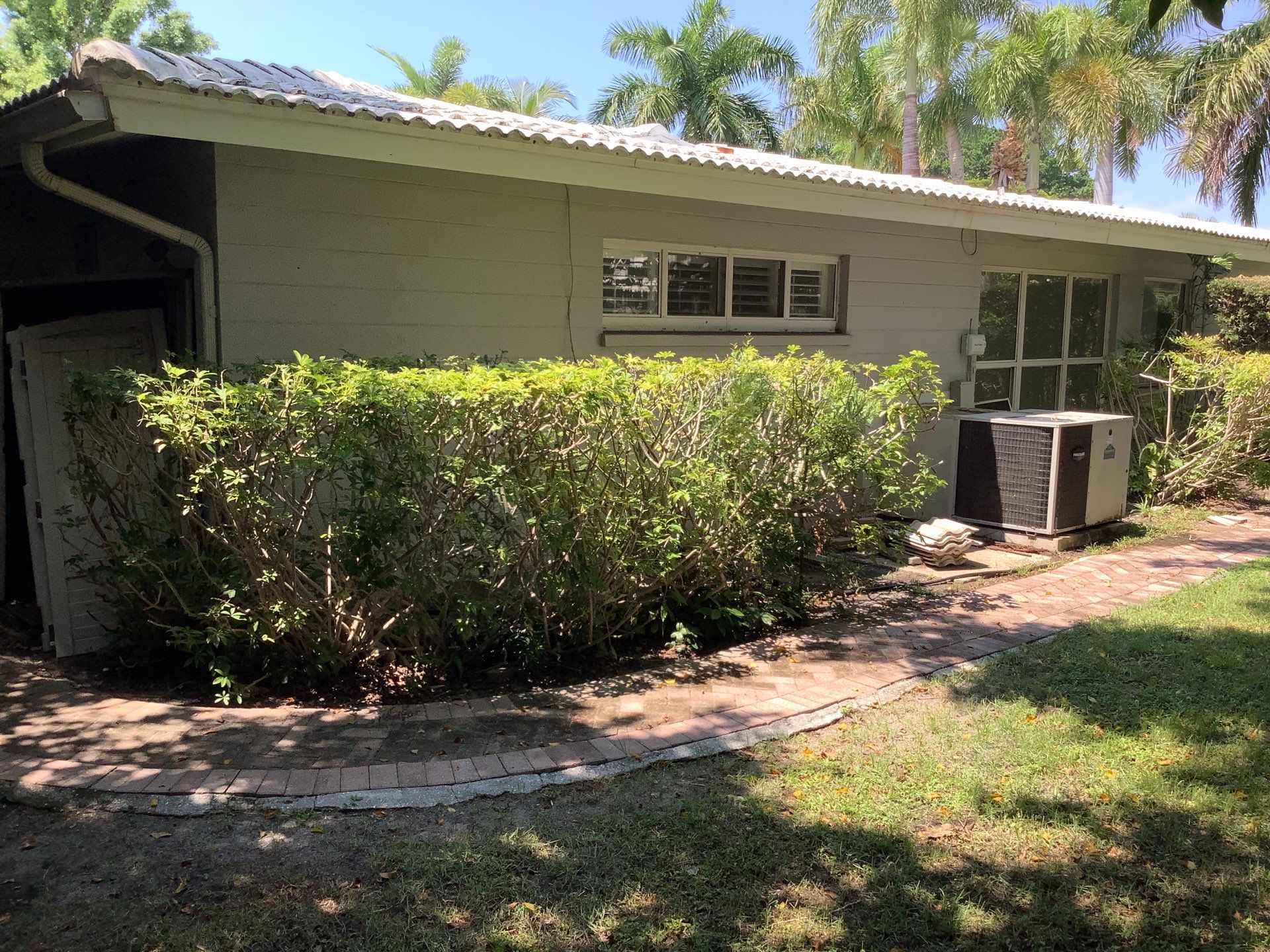 Gutter Cleaning Service in Siesta Key FL by Gutter Professors