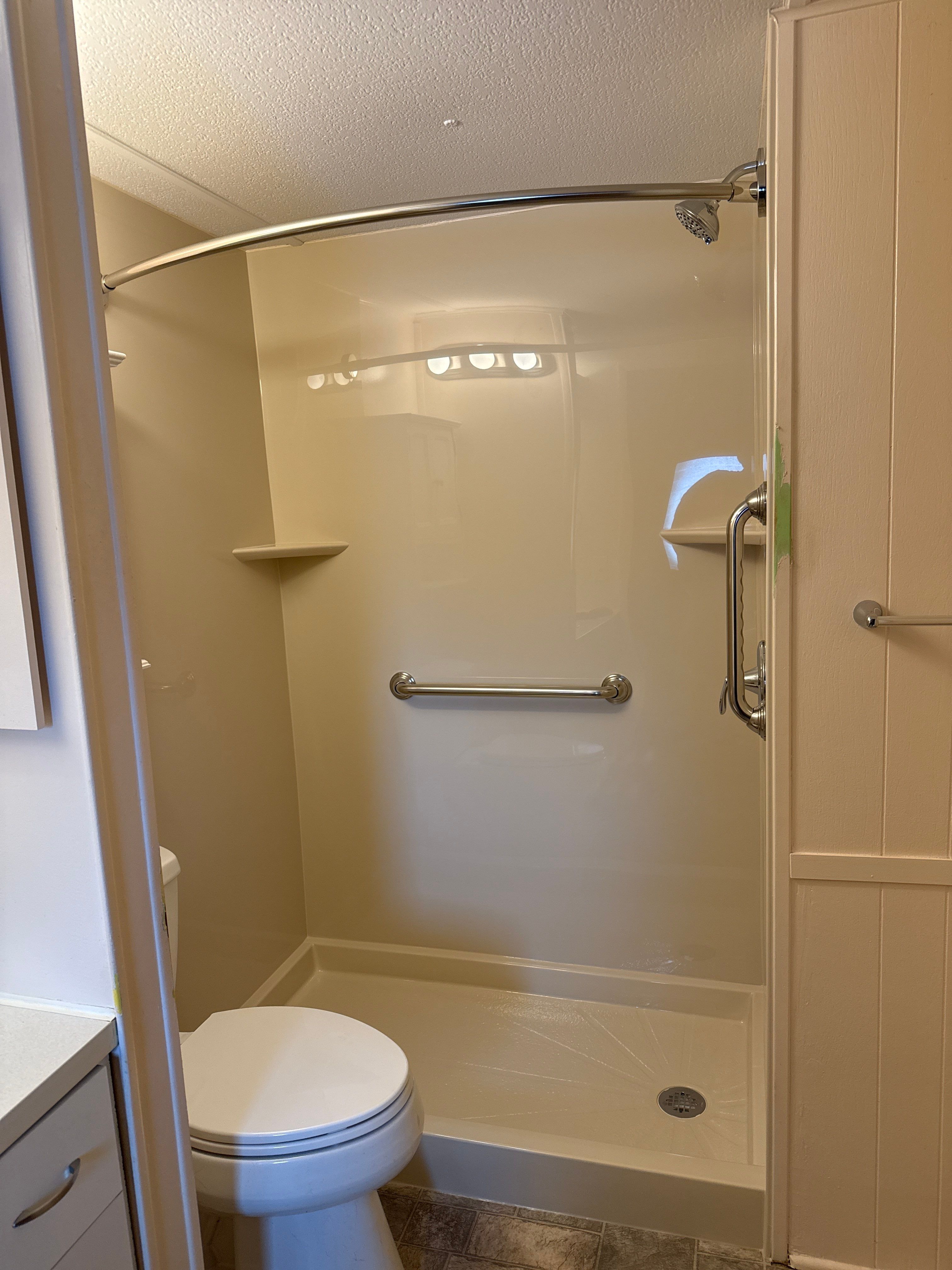 Mackinaw City Jacuzzi Bath & Shower Remodel by Rainbow Seamless Systems