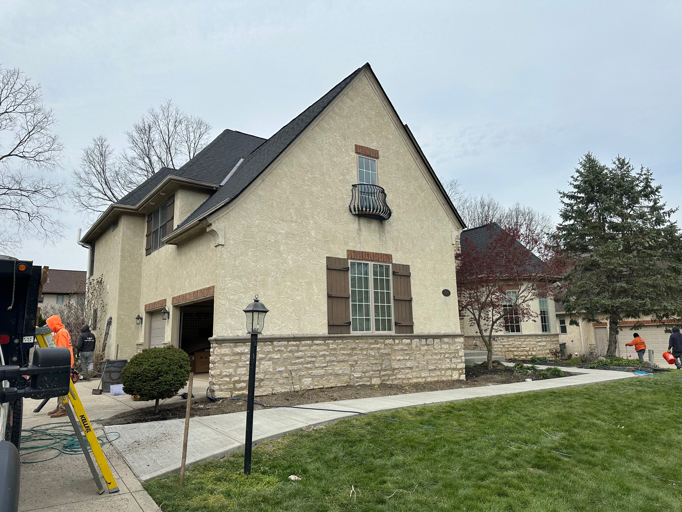 Residential Roofing Installation using Certainteed Landmark Shingles by Best Roofing & Siding Company