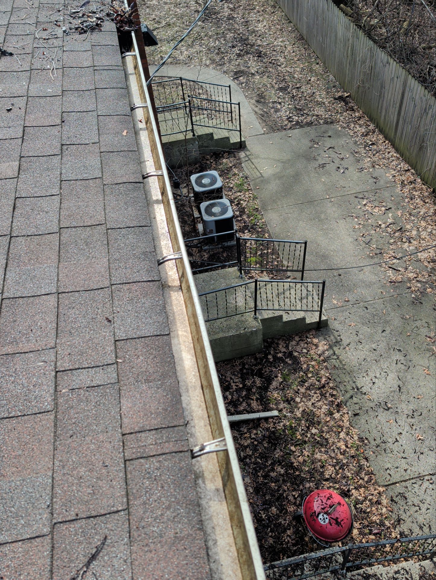 HOA gutter cleaning after photo.