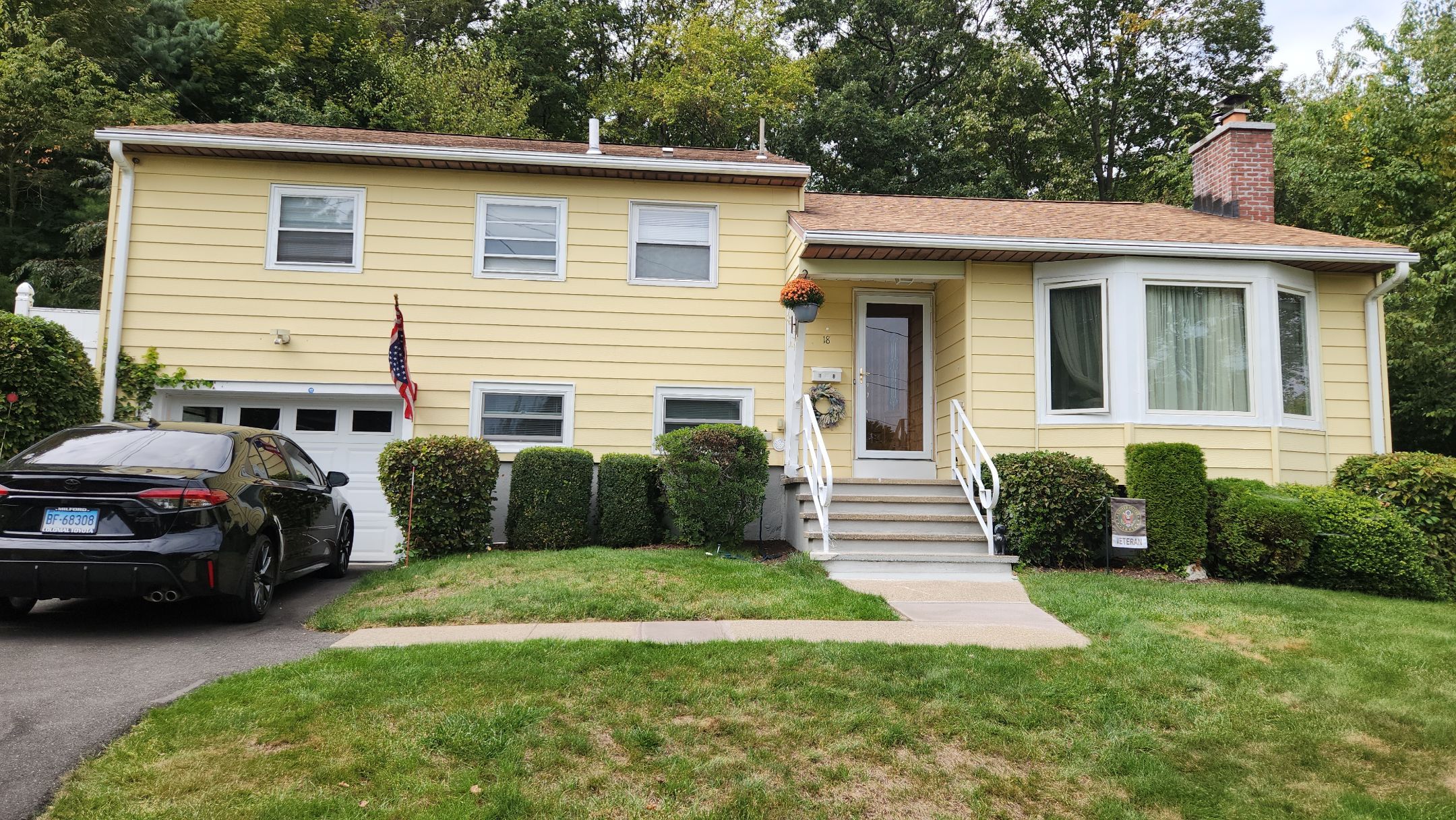 Refreshed Vinyl Siding with Cert Monogram D/4 x 12'6" clapboard, Heritage Cream by DiGiorgi Roofing and Siding Inc