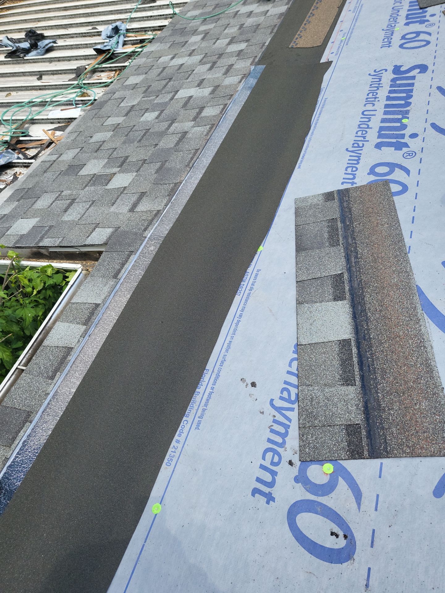 Atlas Pinnacle, Color, Coastal Granite, Drip Edge, Color, White by Eagle Eye Roofing