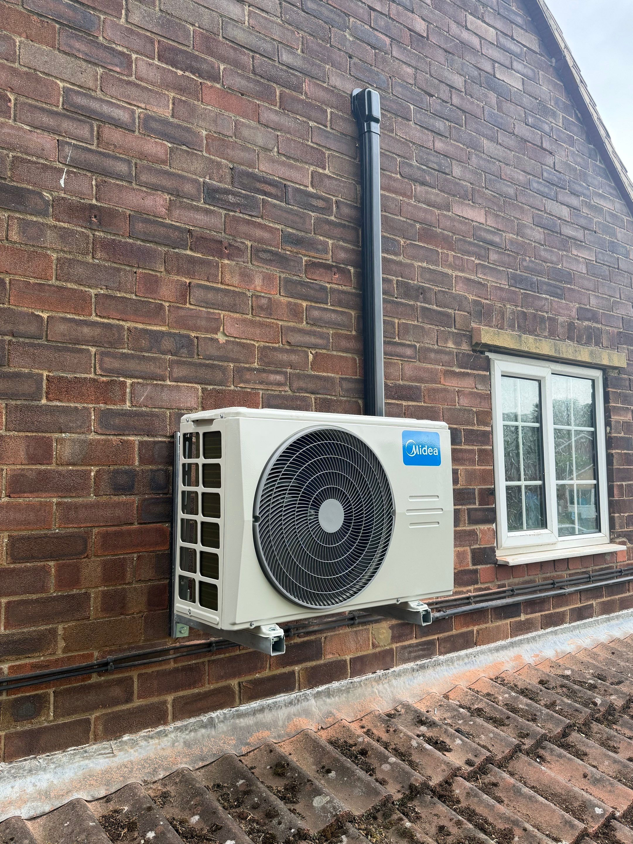 βοΈ Cool, Clean and Clever β Midea Multi-Split Air Conditioning Installed in Brigg π‘β‘ by Elite Services Group Ltd