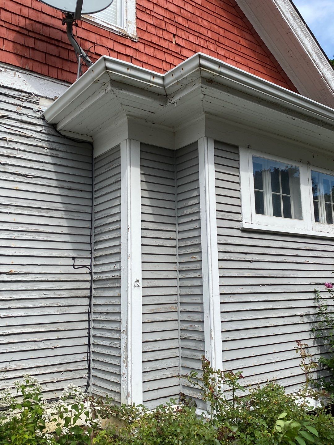 Asphalt Roof, Vinyl Siding, and Aluminum Gutter Replacement by Custom Installations