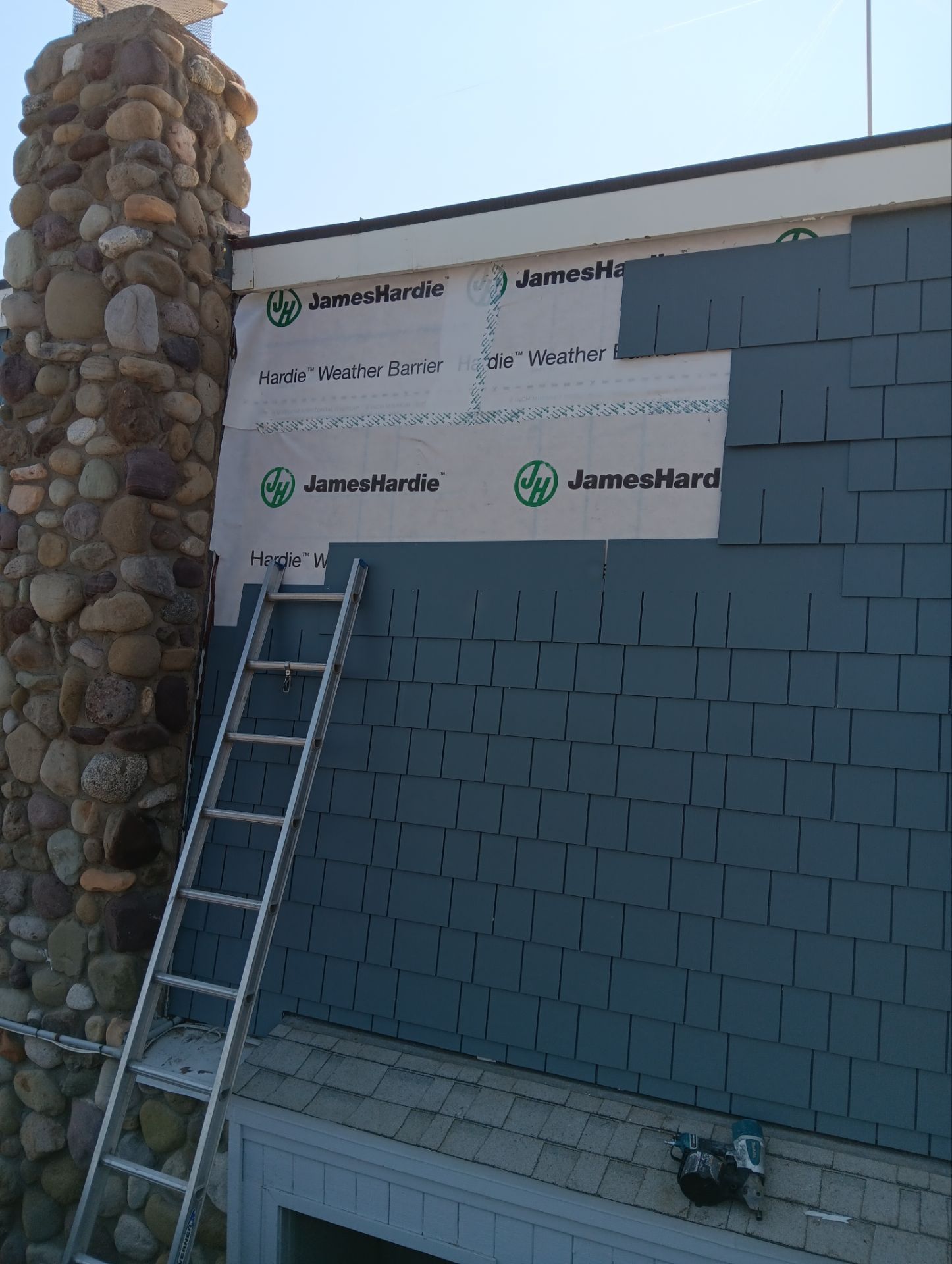 Pre-finish shingles by New Era Siding Inc 