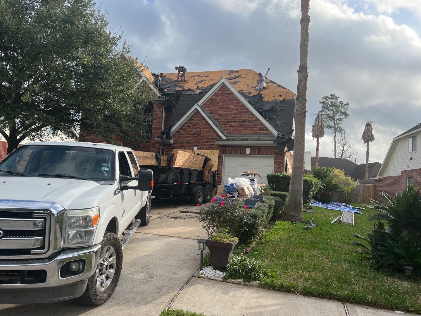 SureStart PLUS 4-STAR Warranty Fully covers materials, labor, tear-off and disposal expenses in years 1-50. by Roof Concepts Construction
