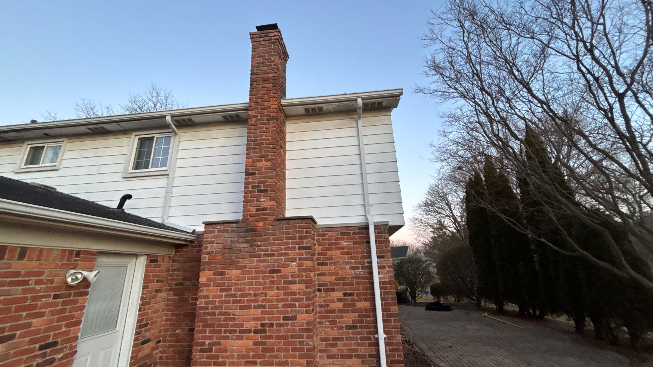 Siding Replacement using Alside Charcoal Smoke and Roof Replacement using Owens Corning Peppercorn by 180 Contractors