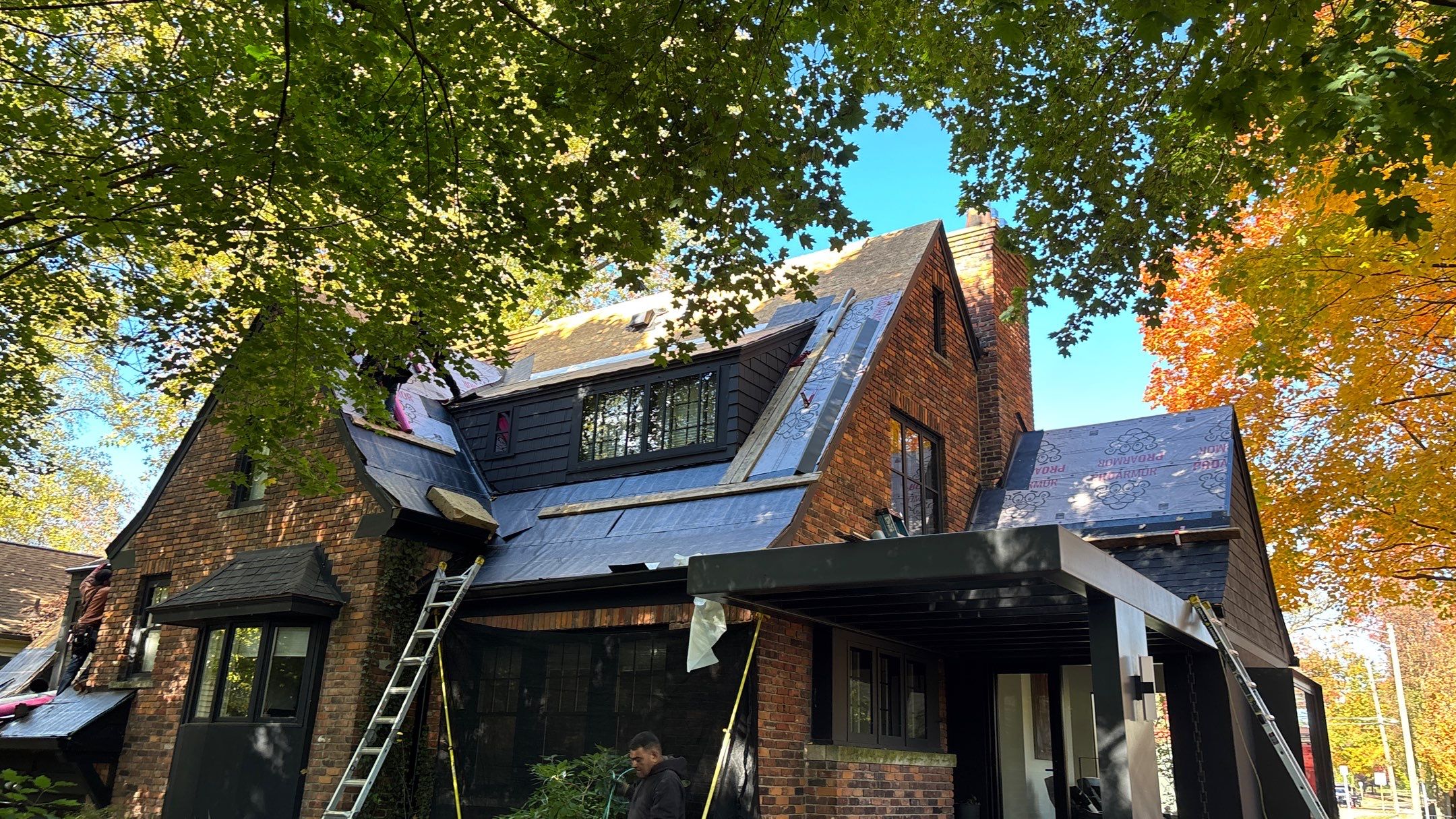 Roof Replacement using Owens Corning Onyx Black by 180 Contractors