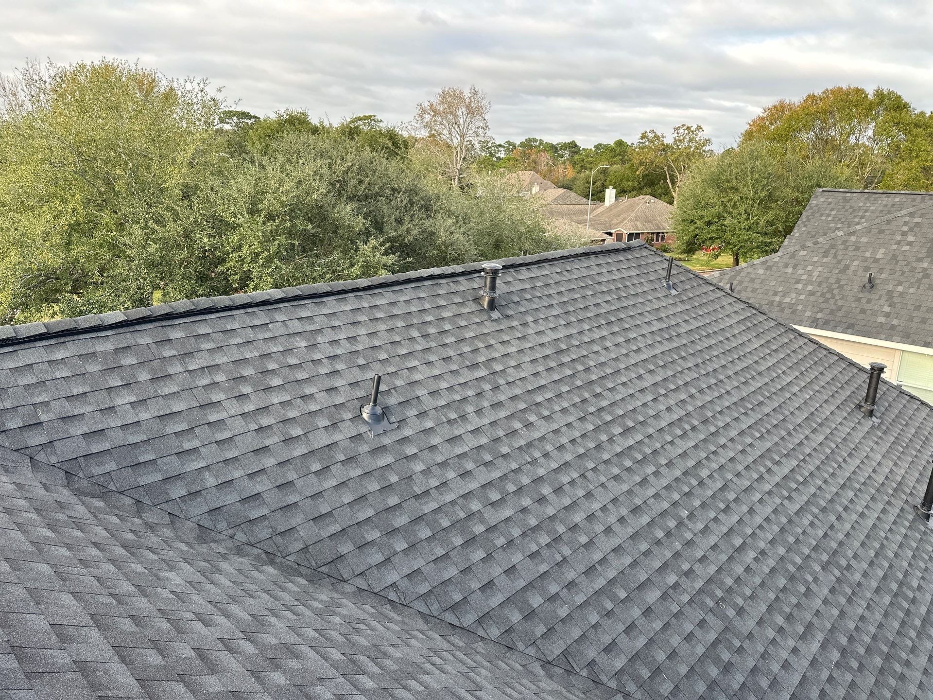 GAF HDZ CHARCOAL W/ PREMIUM RIDGE Z by Motion Roofing