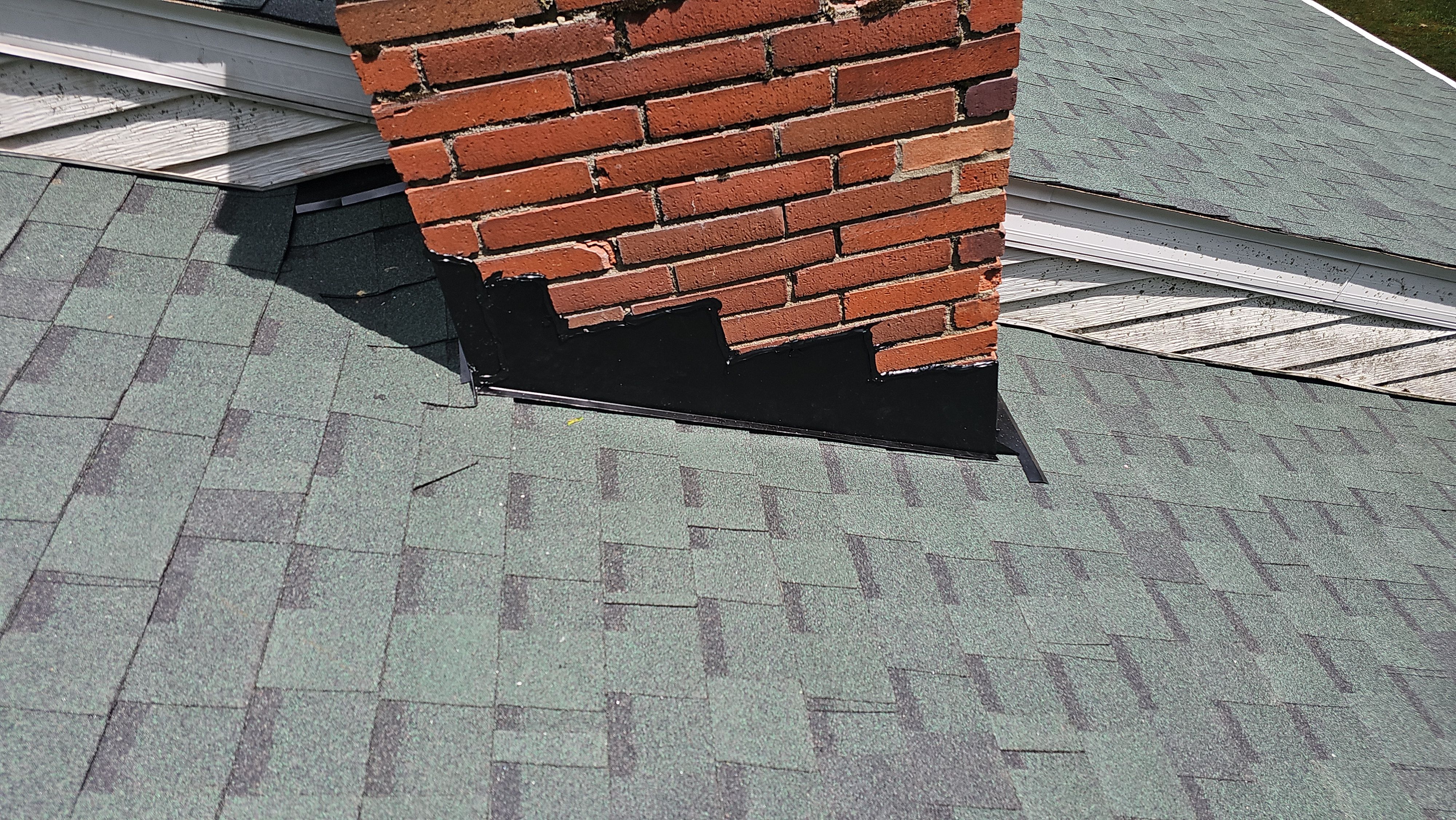 Atlas Pinnacle, Color, Woodland Green, Drip Edge, Color, White by Eagle Eye Roofing