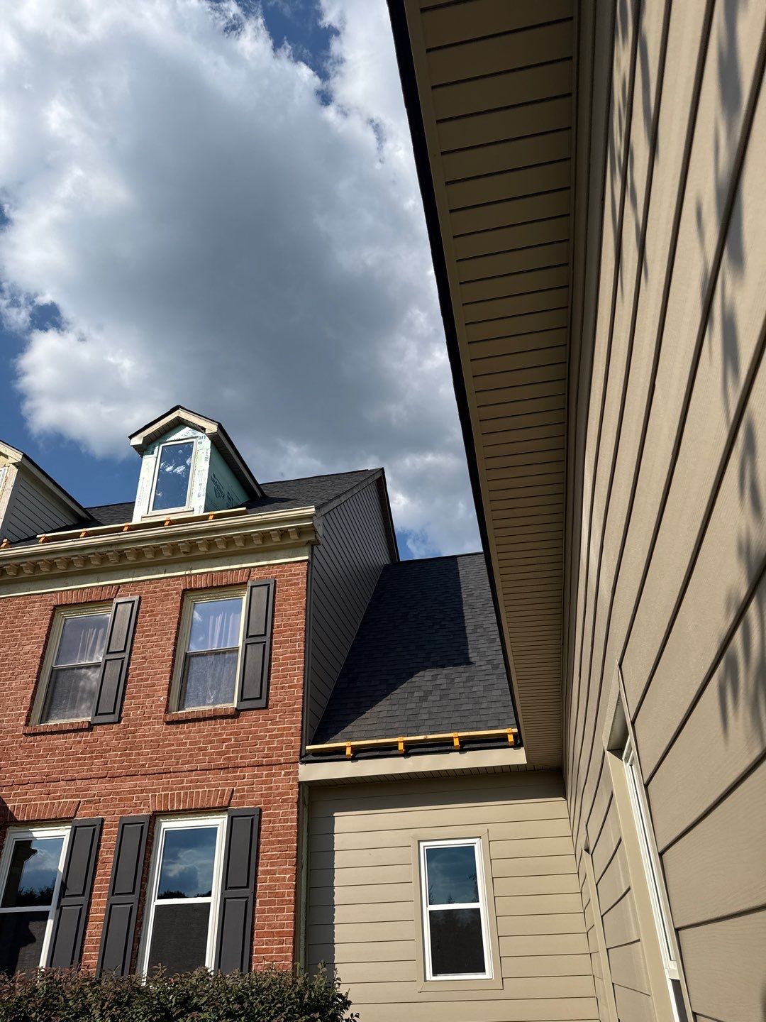 Siding Replacement using Alside S7 Cedar Mill Grain Pebble by 180 Contractors