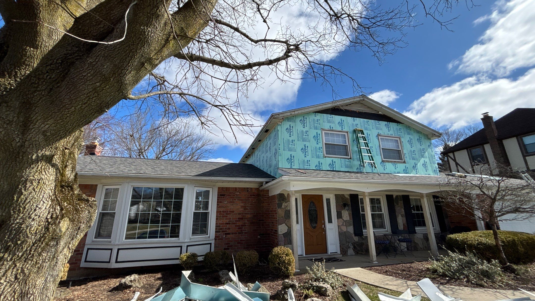 Siding Replacement using Alside Charcoal Smoke and Roof Replacement using Owens Corning Peppercorn by 180 Contractors