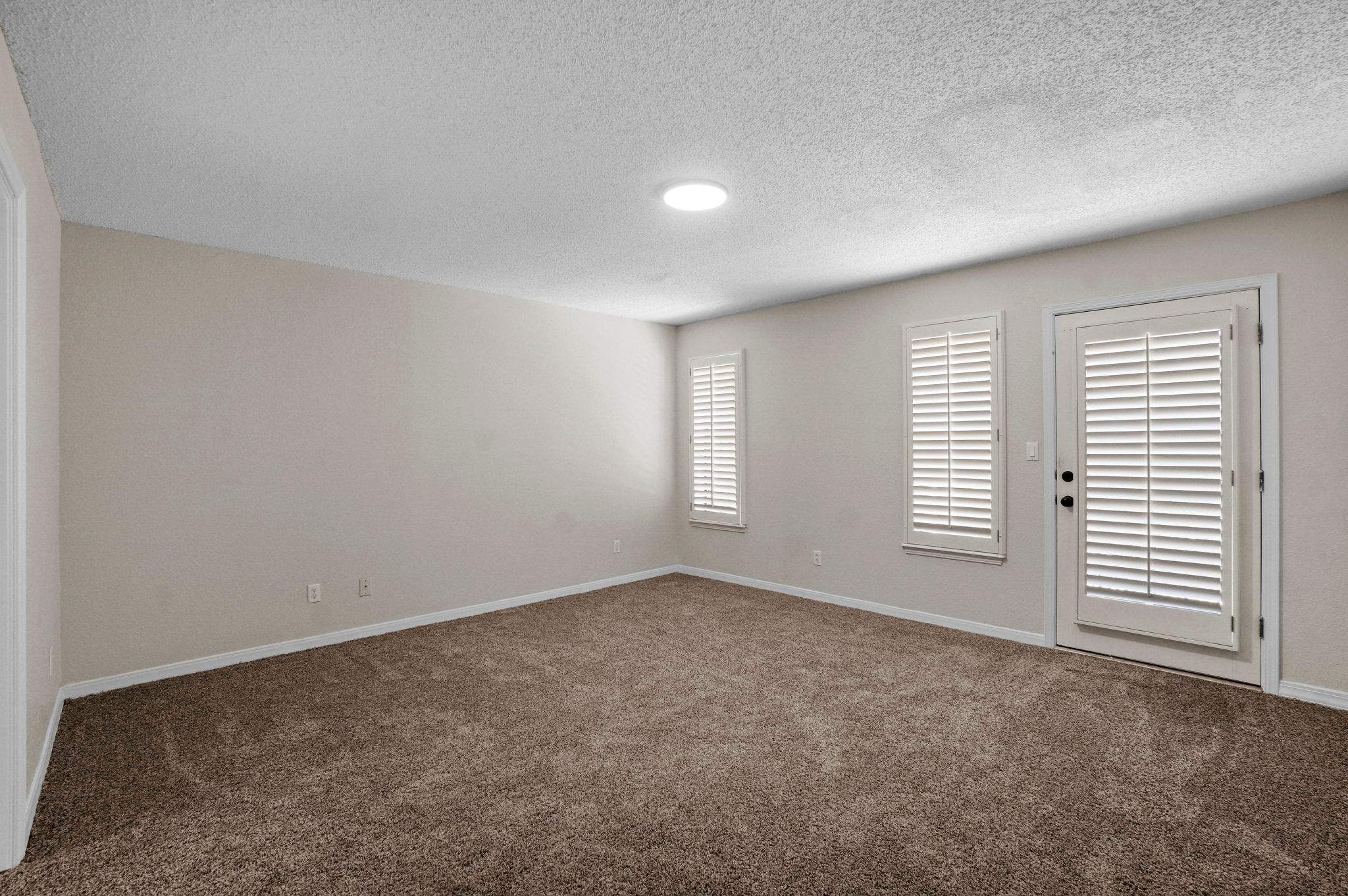 Luxury condo remodel by the golf course by Castro Brothers Solutions