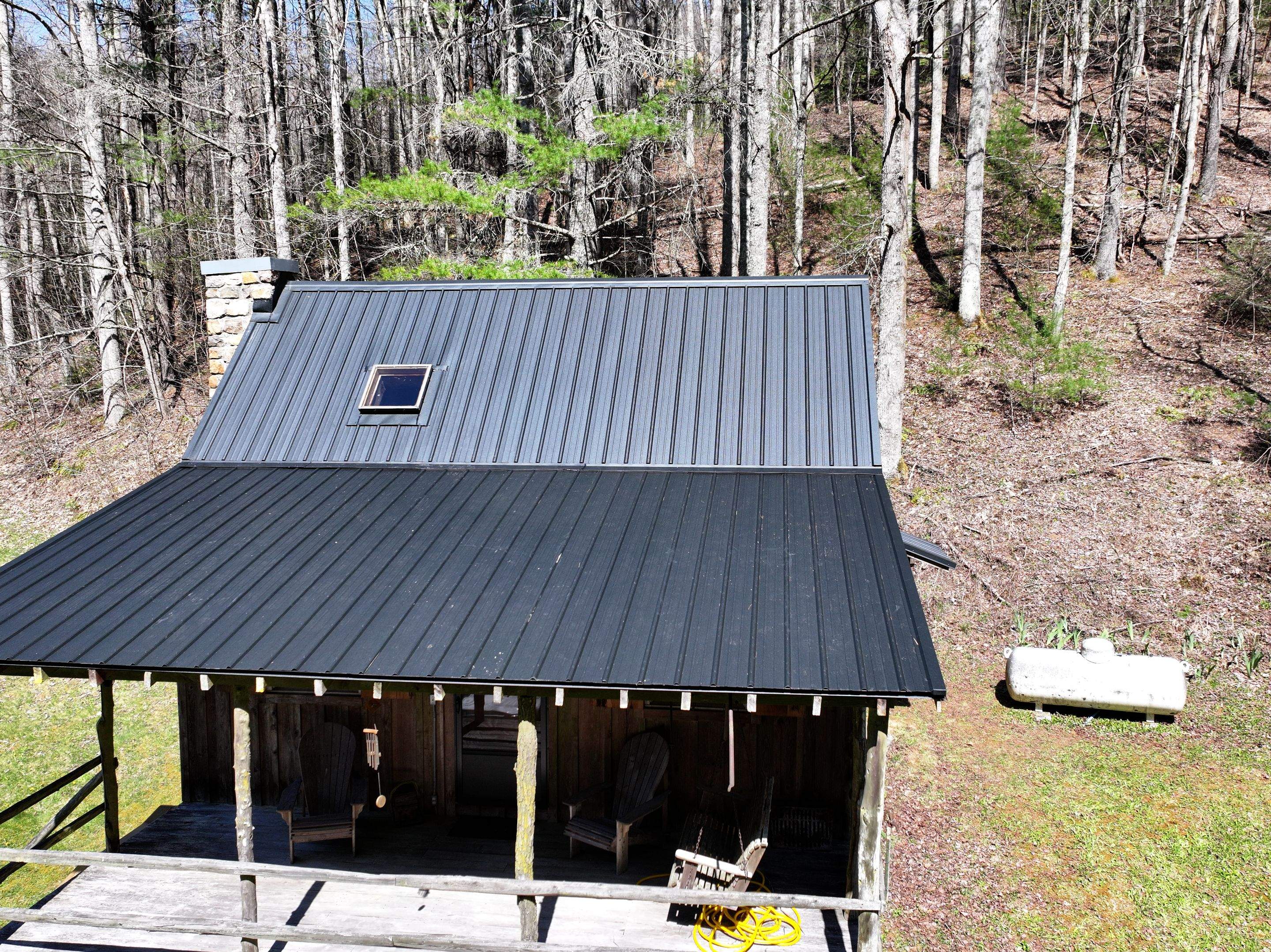 Sluder Cabin by Omnia Roofing