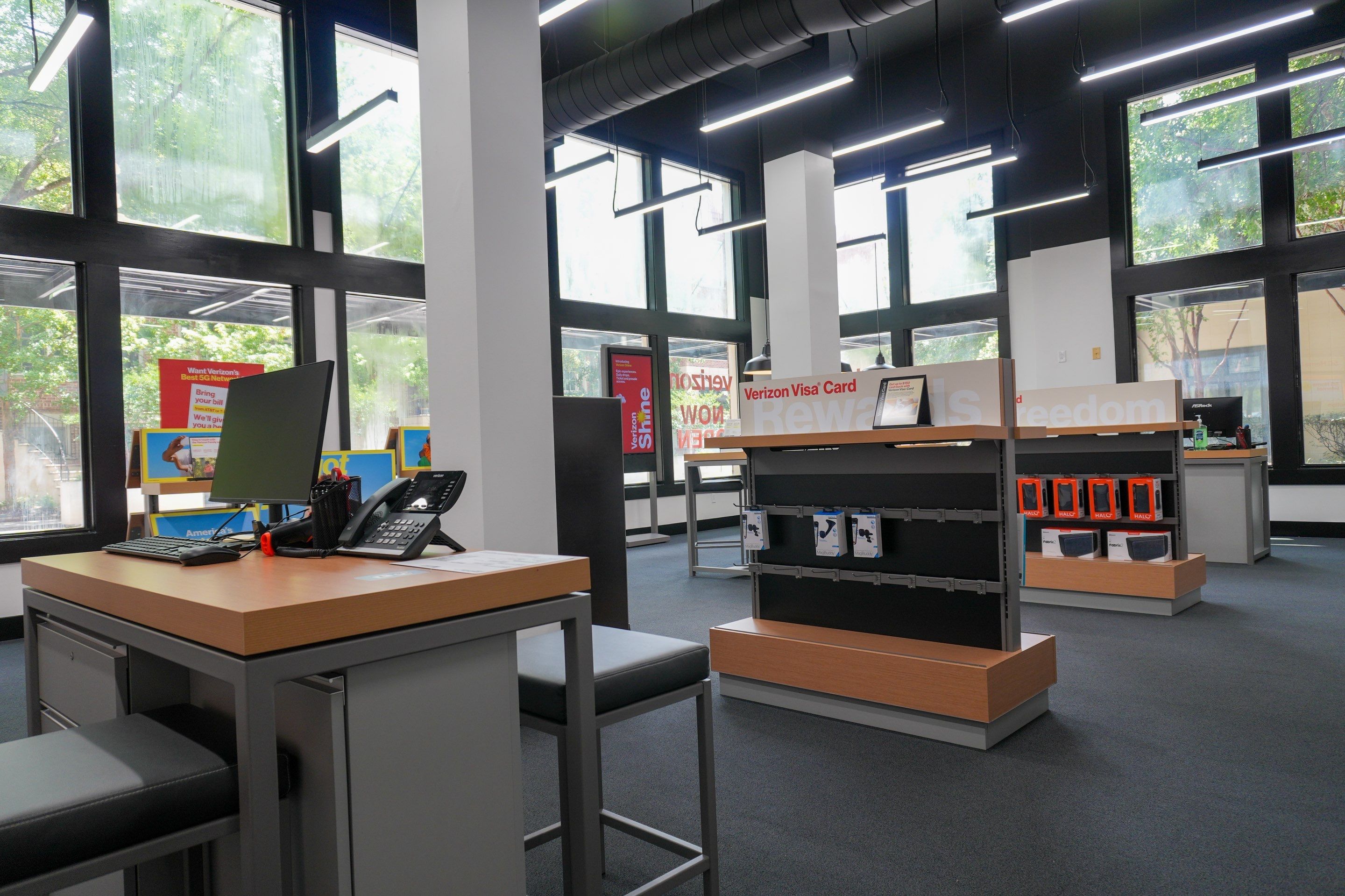 Commercial Retail Build Out for Verizon Mobile in Atlanta by Mark Allan Contracting