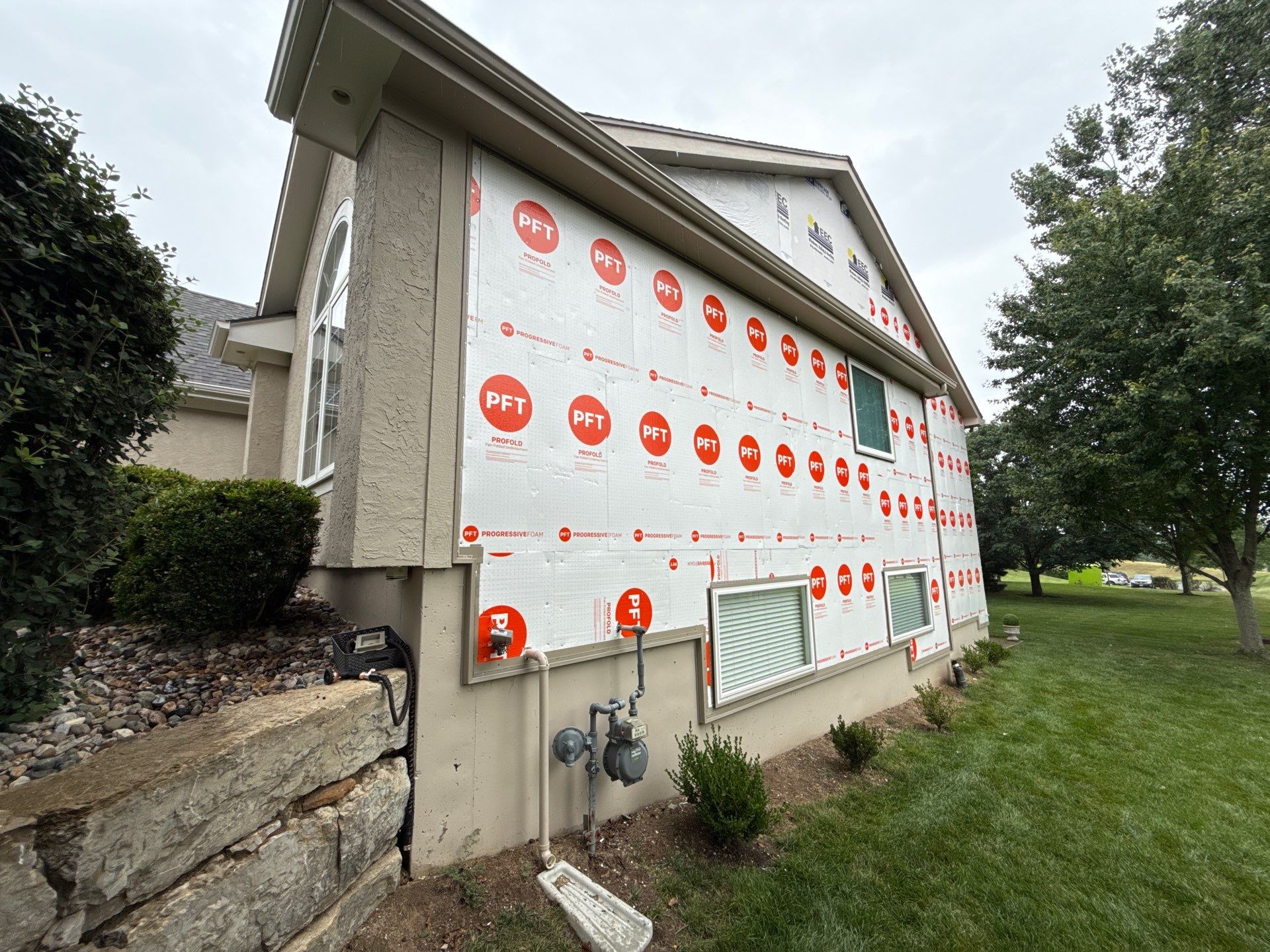 Comprehensive Kansas City Home Remodel With Siding & Roofing Installation by EEC Windows, Siding & Roofing