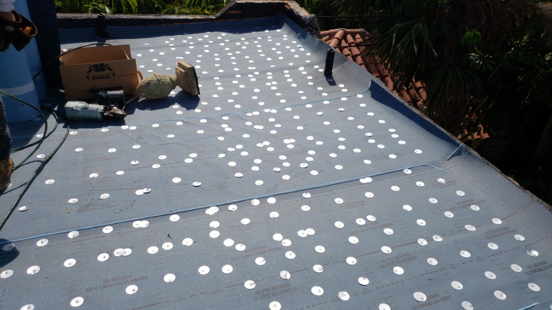 New Flat Roof with Tapered Insulation in Palm Beach – Energy-Efficient & Durable Roofing by Aastro Roofing