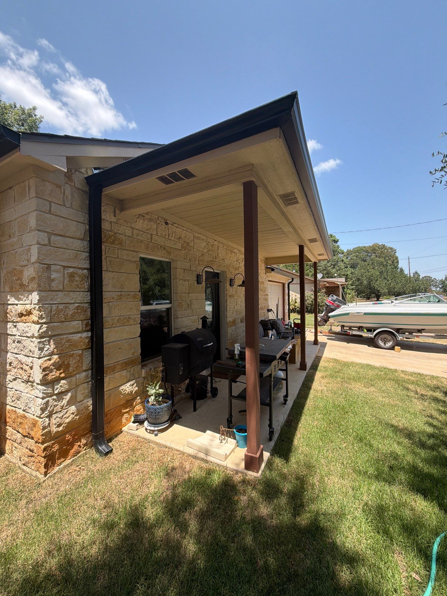 Bold New Color Scheme on Frankston, TX Home by Quality Coats Painting