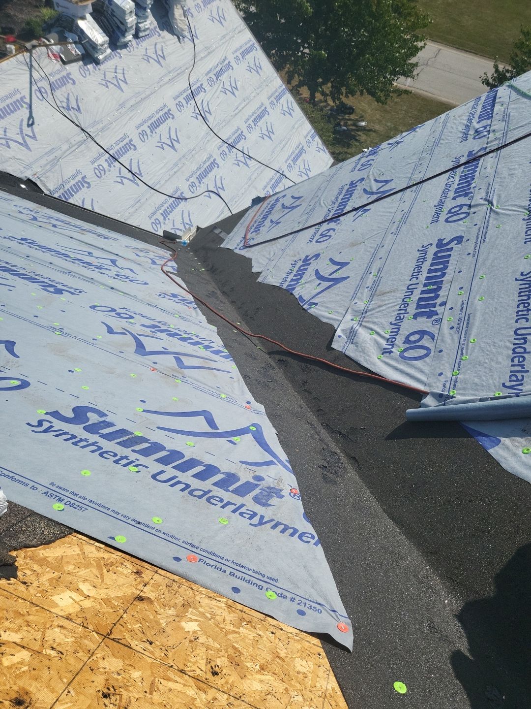 ATLAS PINNACLE COLOR: WEATHERED WOOD by Eagle Eye Roofing