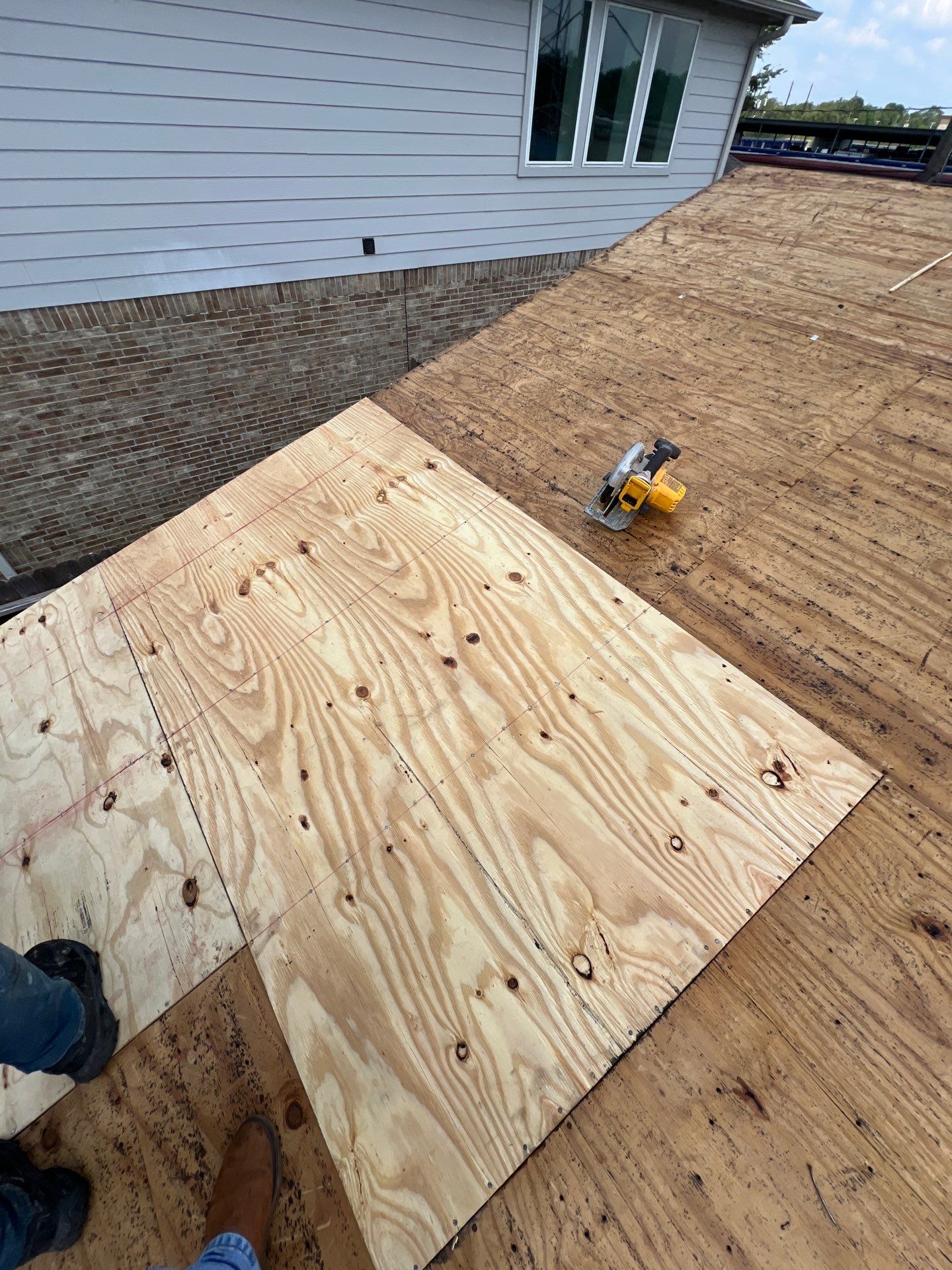 Residential Roofing Installation using Owen's Corning Duration (Lifetime) Shingles by Roof Repair Company