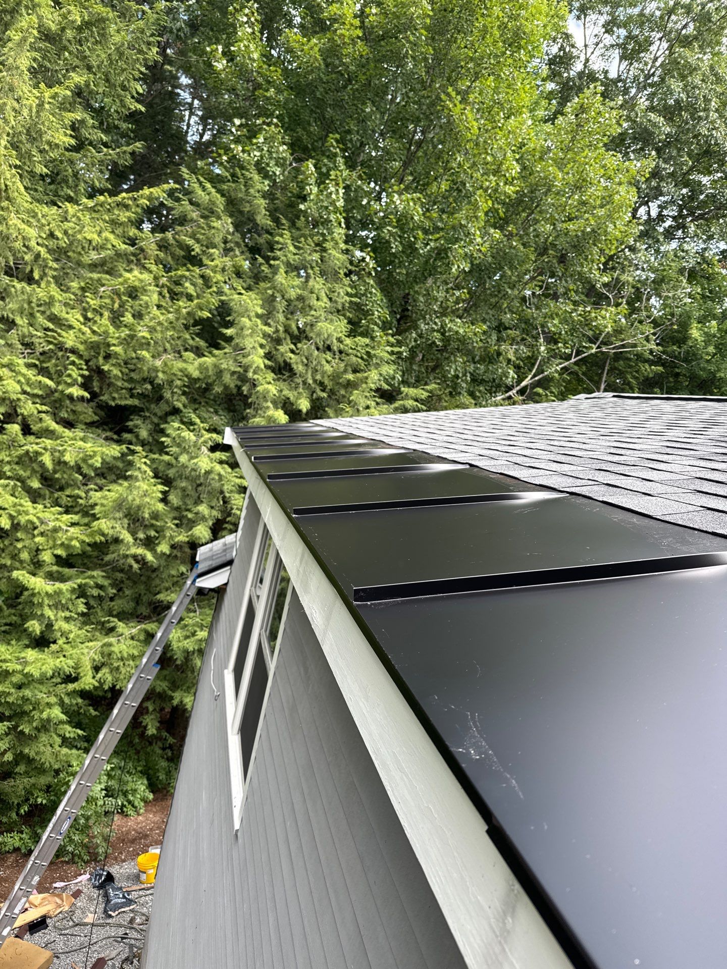 Roof Replacement Near Bedford Village Inn in Bedford, NH | Owens Corning Estate Gray by Compass exteriors