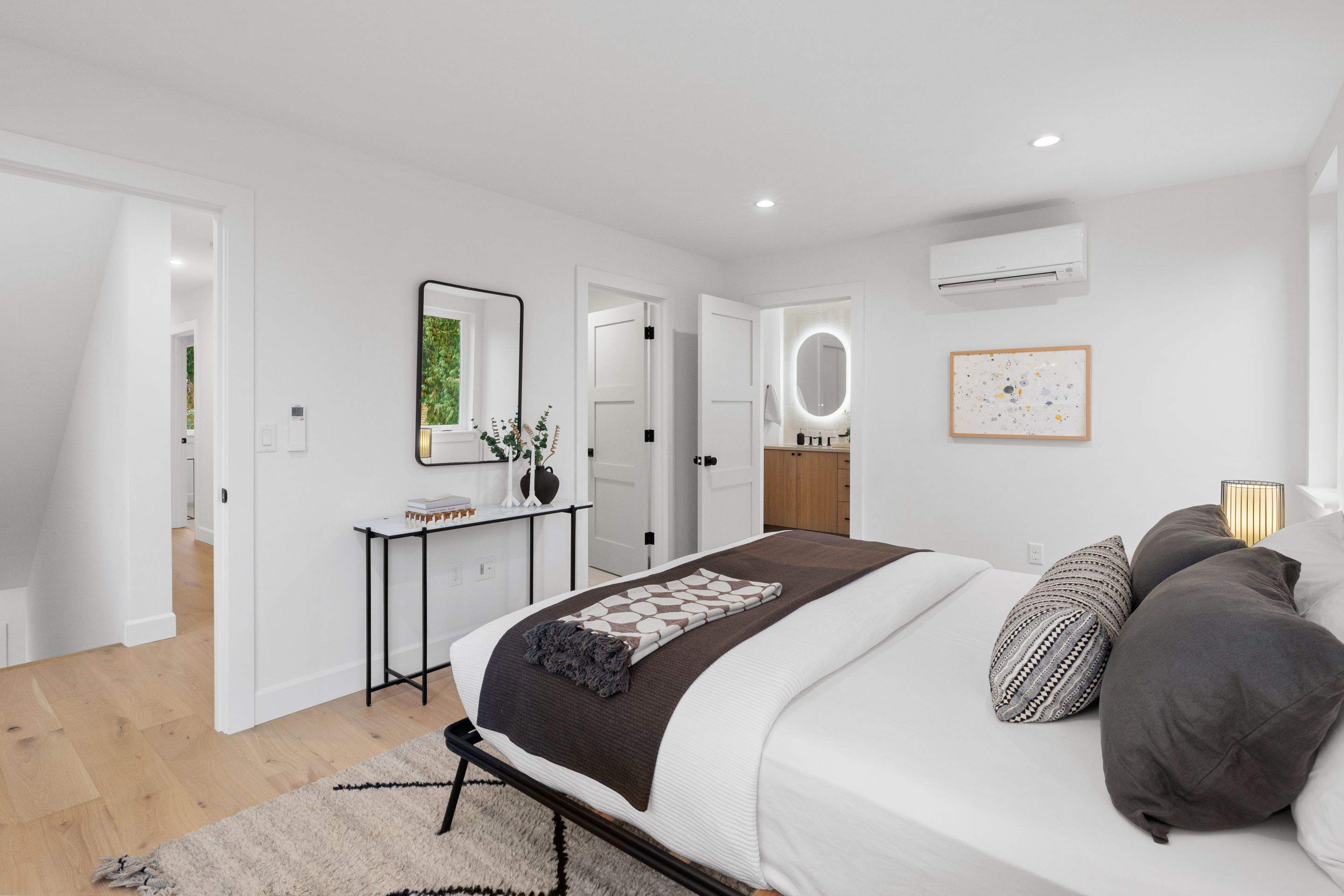 Wedgwood in-fill development by LinMak Construction