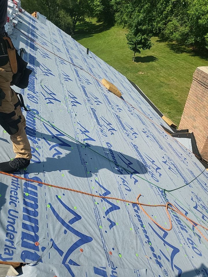 ATLAS PINNACLE COLOR: WEATHERED SHADOW by Eagle Eye Roofing