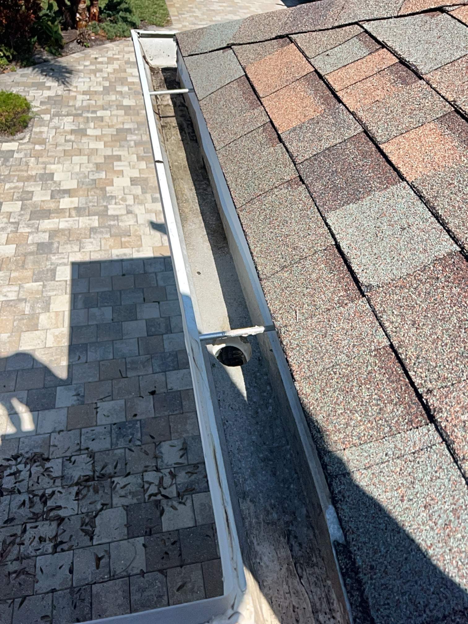 HOA gutter cleaning after photo.