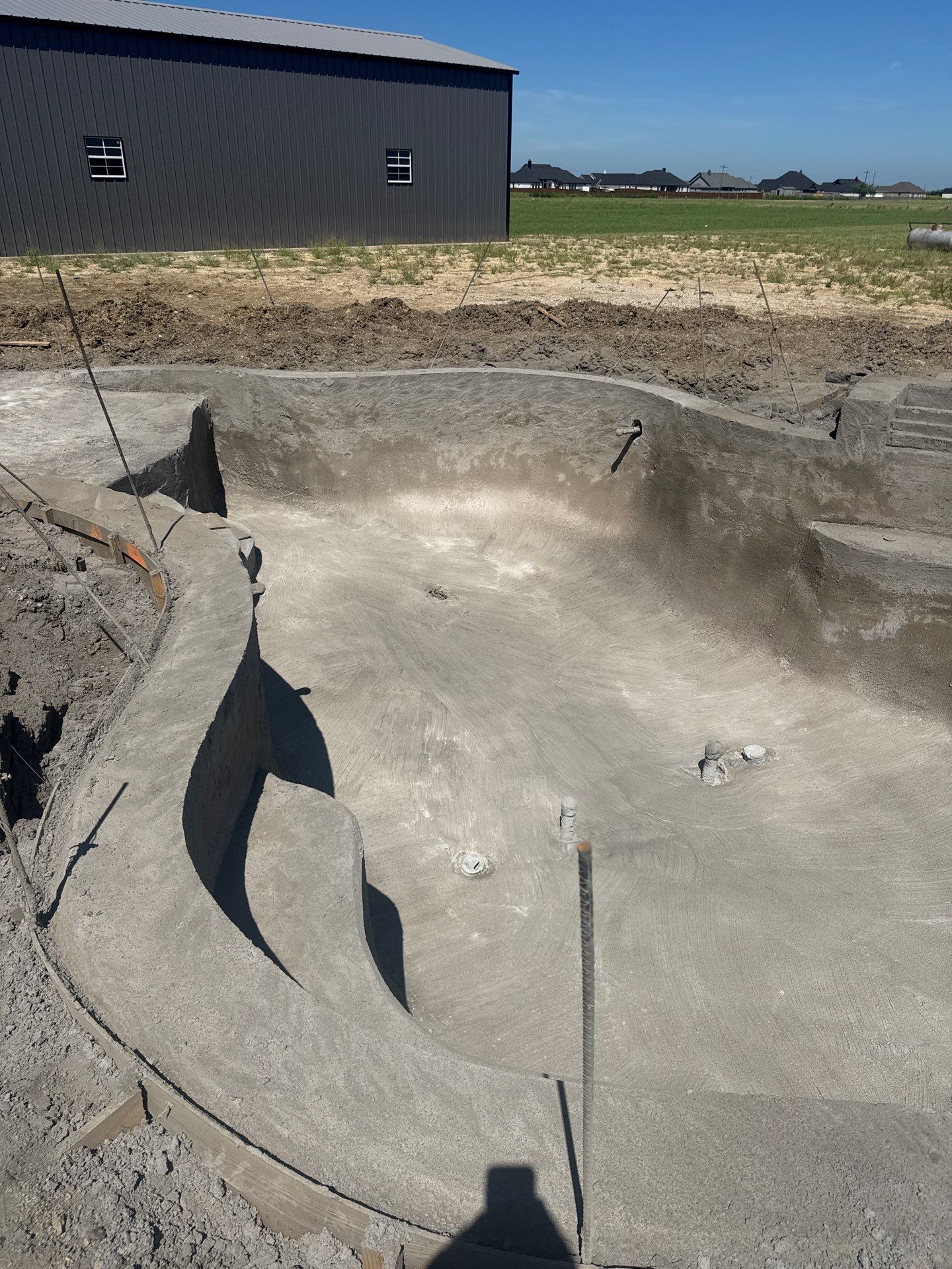 Large Freeform Pool with Beach Entry by Pinnacle Pools and Spas - DFW