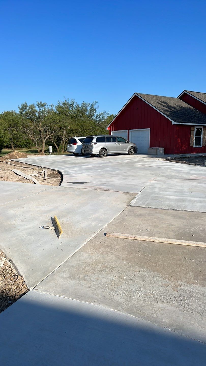 1000' Drive and Patio using Concrete by Clays Services Inc