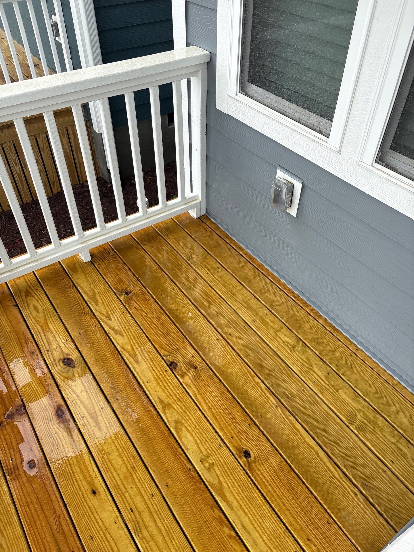 Wood Deck using Wood Sealant by DuraSeal
