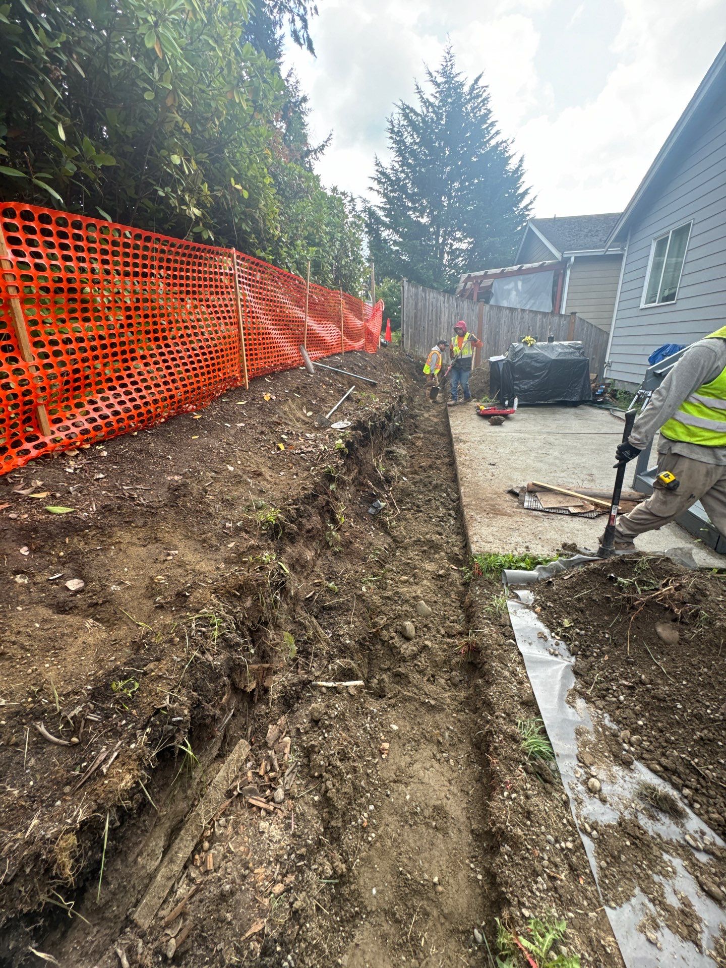 Jireh Outdoor Projects | Retaining Wall & Fence Build by Jireh Asphalt & Concrete Inc 