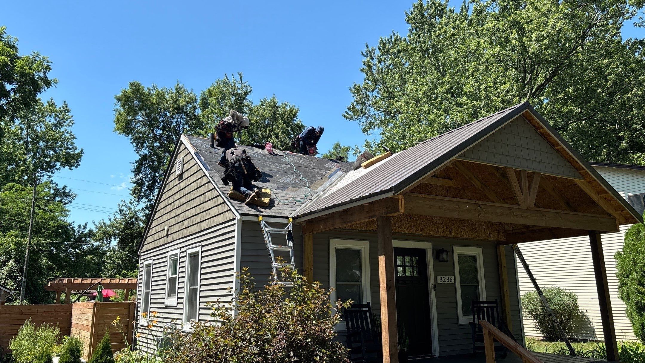 Roof Replacement using Owens Corning Peppercorn by 180 Contractors