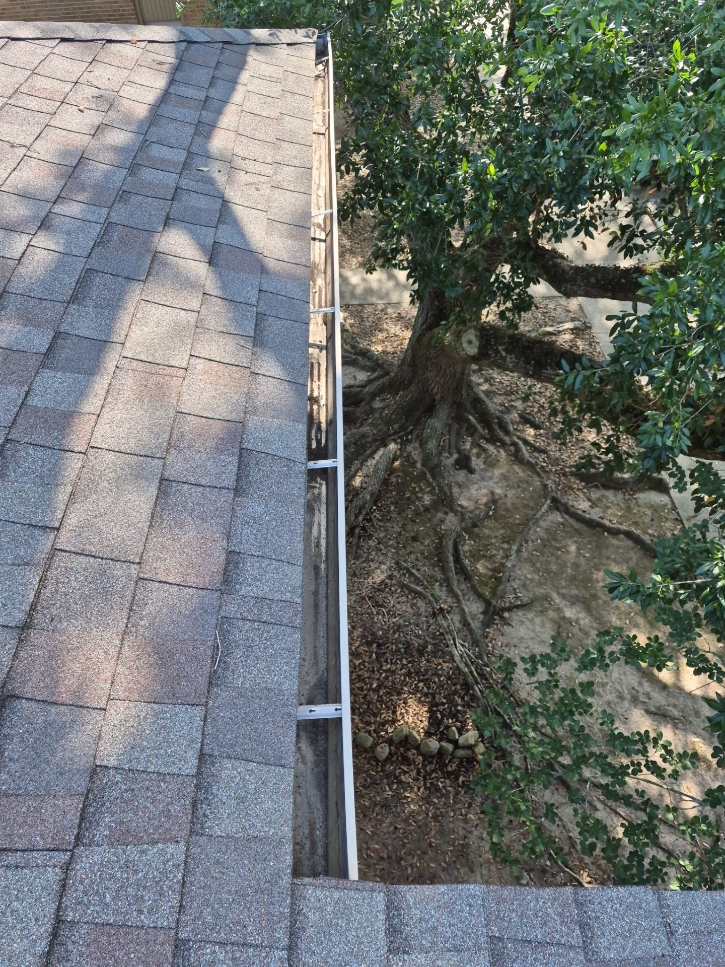 Commercial gutter cleaning Shreveport, LA after photo with clean gutters
