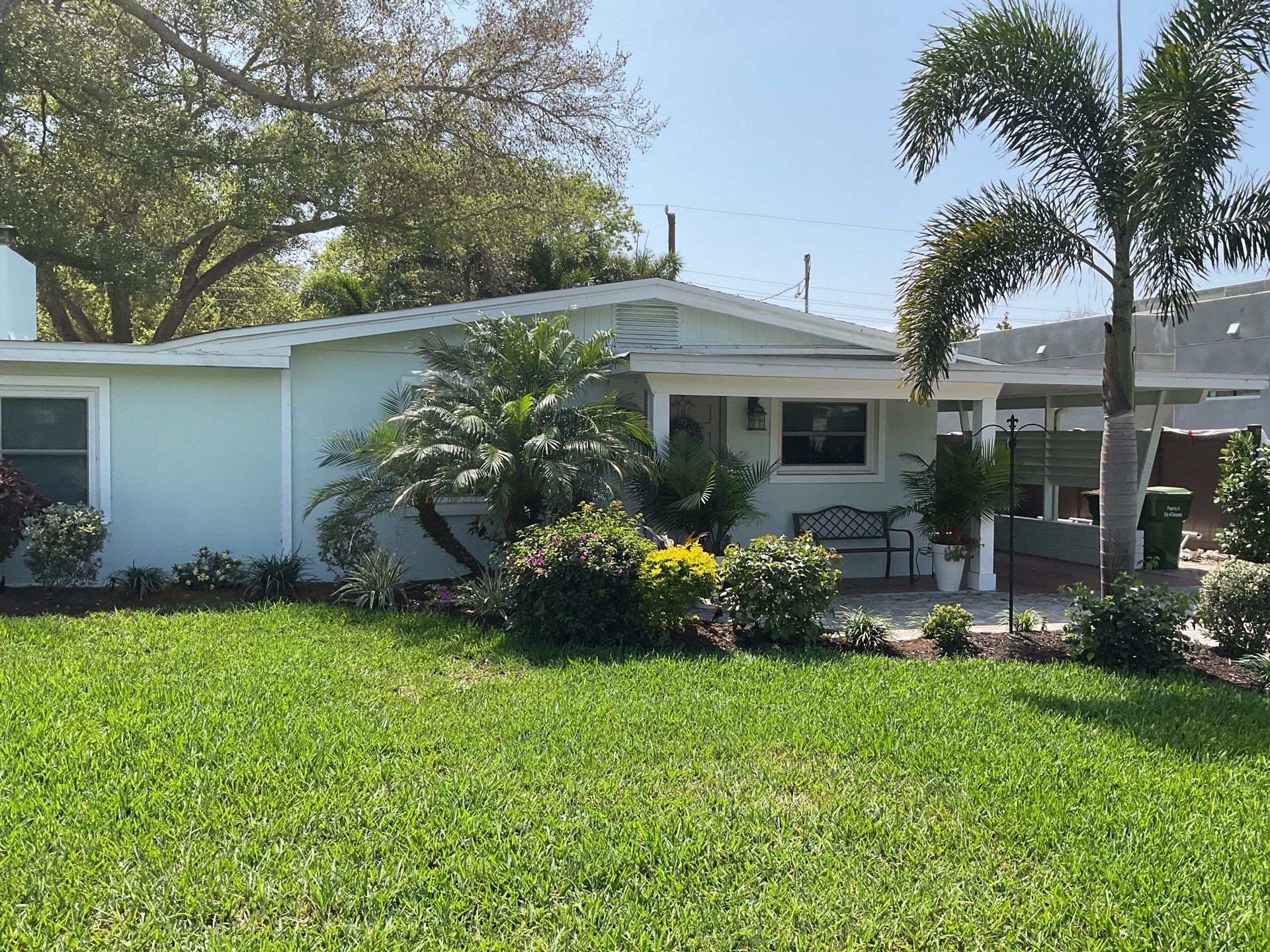Elegant 7-Inch Seamless Gutters in Sarasota FL in Sarasota FL by Gutter Professors
