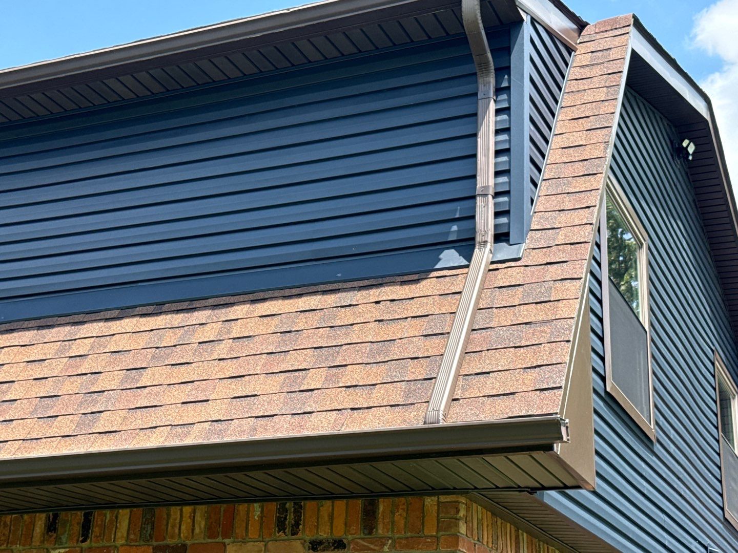 Siding Replacement using Alside Charter Oak D4.5" by 180 Contractors