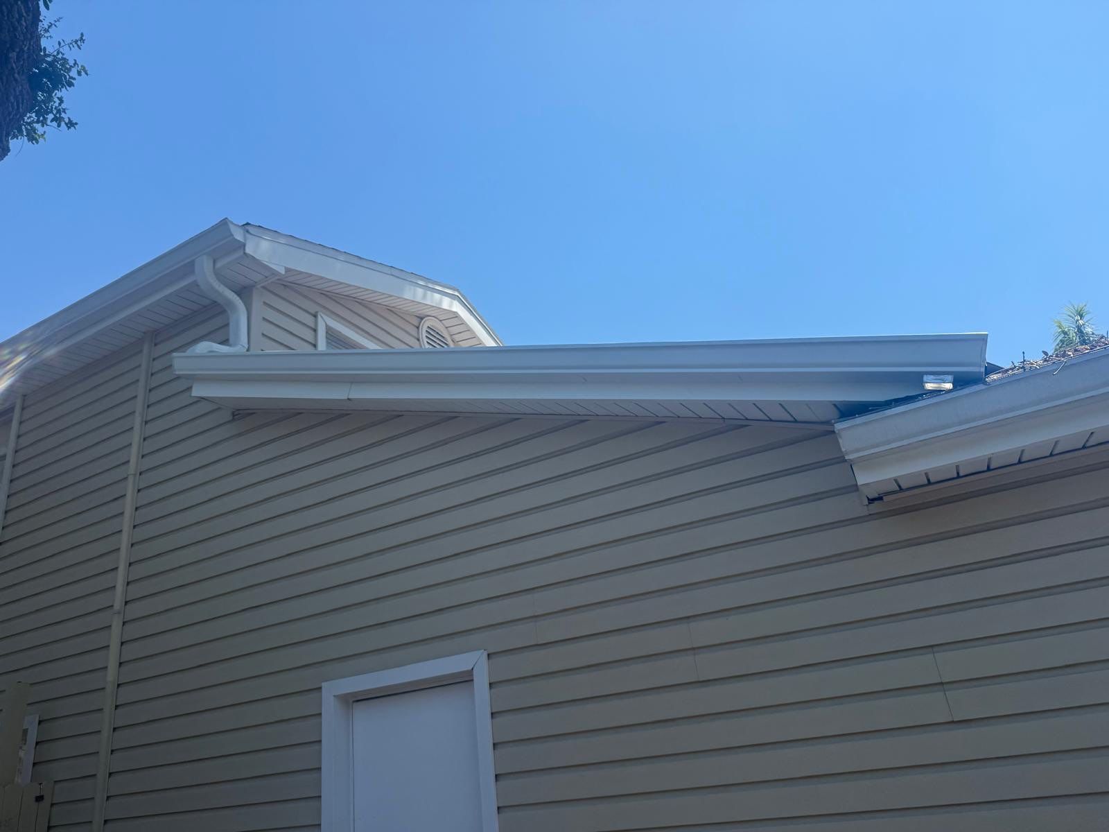 Residential Seamless Gutter Solutions in Tampa FL by Gutter Professors