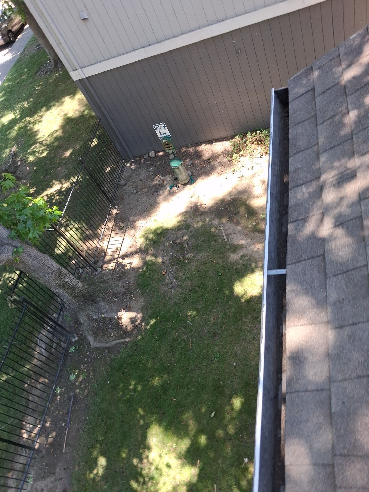 HOA gutter cleaning after photo.